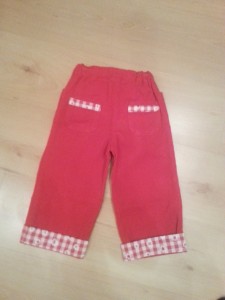 Babycordhose von hinten