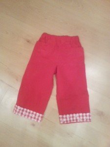 Babycordhose von vorn