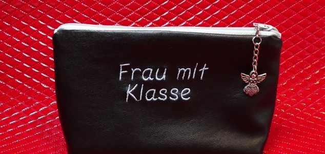 Kosmetiktasche Frau mit Klasse (2)